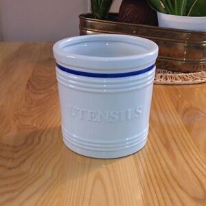 Fitz and Floyd Everyday White Porcelain Utensils Holder White Blue